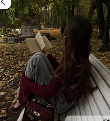 Aurora_luvs_reading