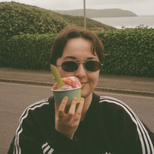 em