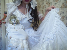 Thais R.