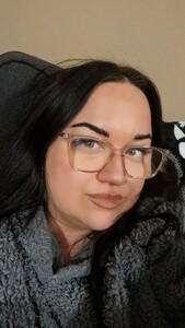 Mo