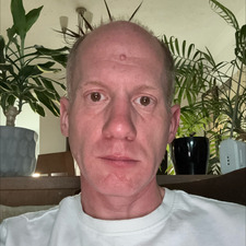 Clive Bond