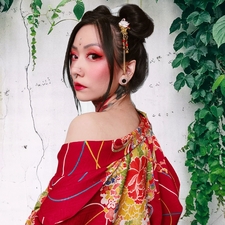 V A