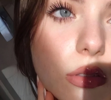 julie ★ (new bio !)