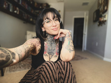 Mo