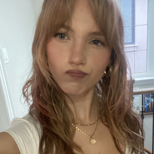 Ella͙͘͡★