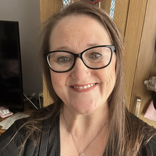 Suzanne Harle